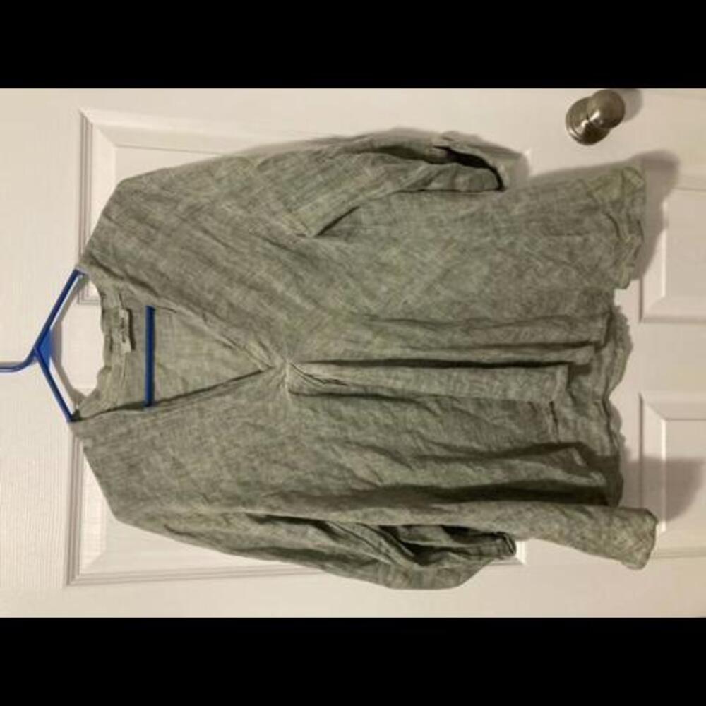 Meo Meli 100% Linen V-Neck Roll-Tab Sleeve Top Green Women